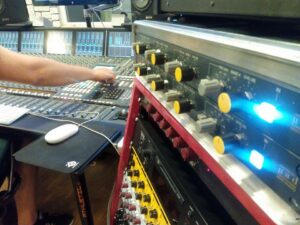 LCPQ 4040, Neve and SSL Duality