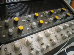 Hi-Lo Mastering studio with LCPQ4040 and Avalon 2055